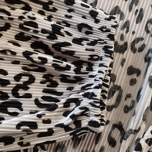 Zara Black and White Leopard Print Long Sleeve Top Size Small - Picture 7 of 9